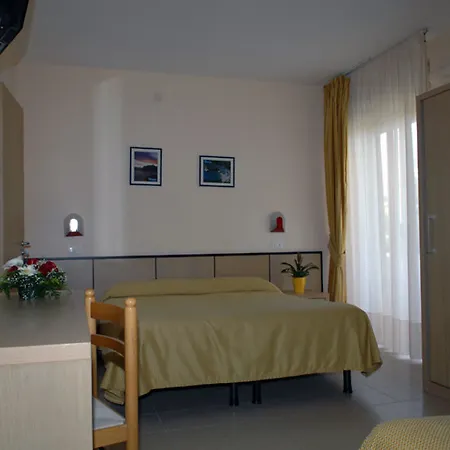Hotel Cristalda 3*